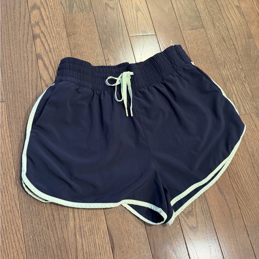 Athleta Weekender high rise 3” Navy Shorts with lime green Trim